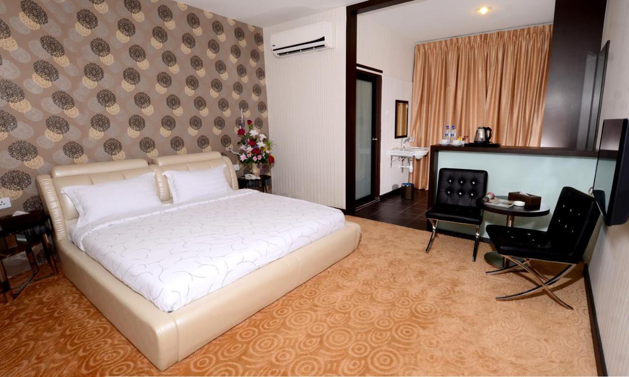 Hotel Tebrau Ct Johor Bahru Exterior photo