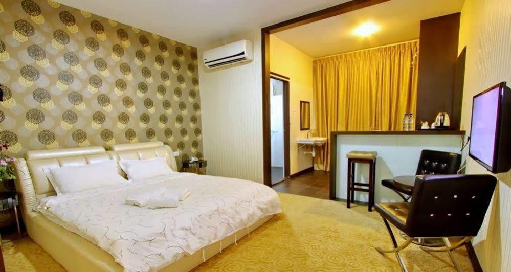 Hotel Tebrau Ct Johor Bahru Exterior photo