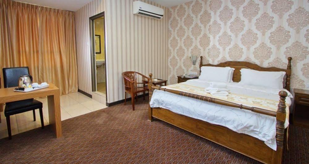 Hotel Tebrau Ct Johor Bahru Exterior photo
